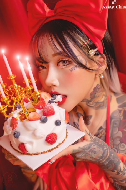 yoko_tattoo  Saint Photo Life Vol.03 Red christmas.jpg